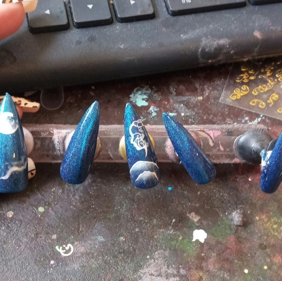 Press on nails - Picture 1 of 1